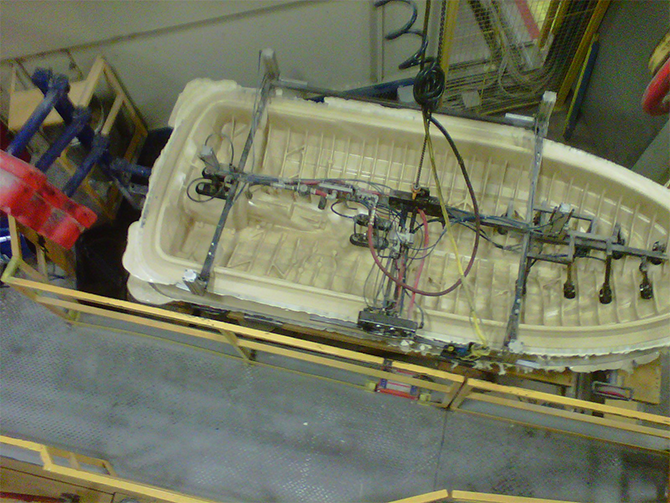 Watercraft pneumatic hull manipulator